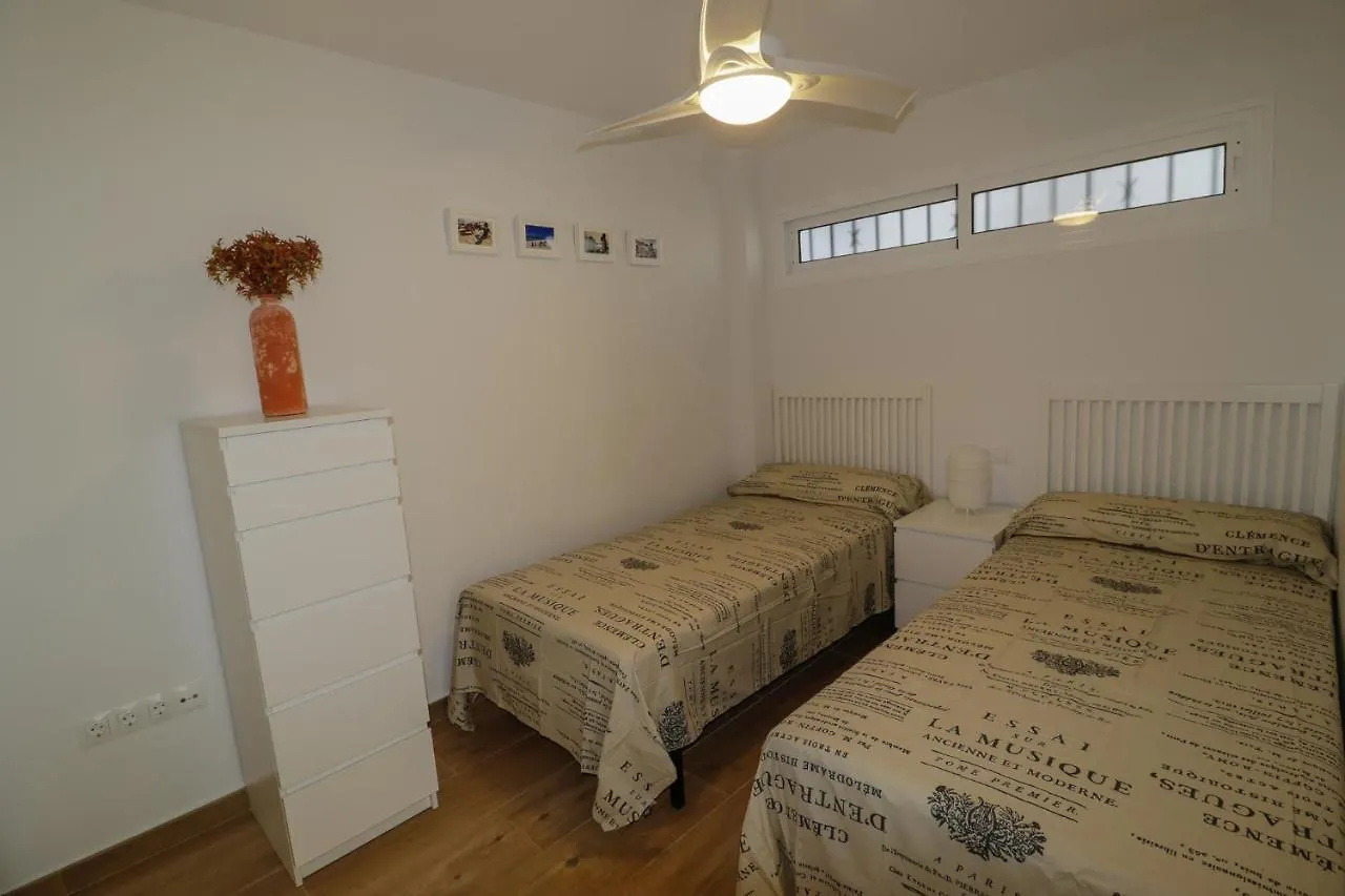 New Sunny Close To The Beach Sea Views بينالماذينا شقة